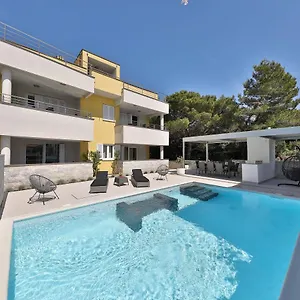 Apartmán Luxury Nada With Pool, Petrcane